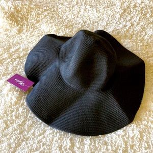 Black floppy sun hat, never worn NWT!